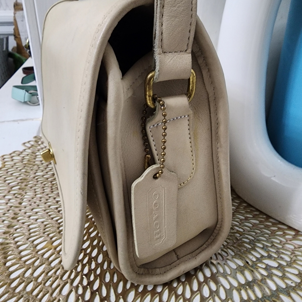 Vintage Coach Ridgefield Flap - Picture 4 of 15